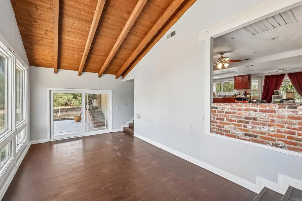 https://cdn.realtyfeed.com/cdn/127/306745745/8bfcf0423cf642df83ab0498a8140c05.webp