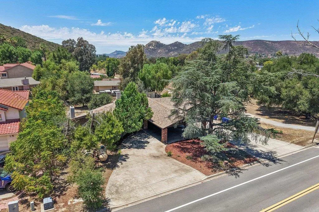 https://cdn.realtyfeed.com/cdn/127/306745745/a7312fd6e3abf14a0ddc1c2cbca84f48.webp
