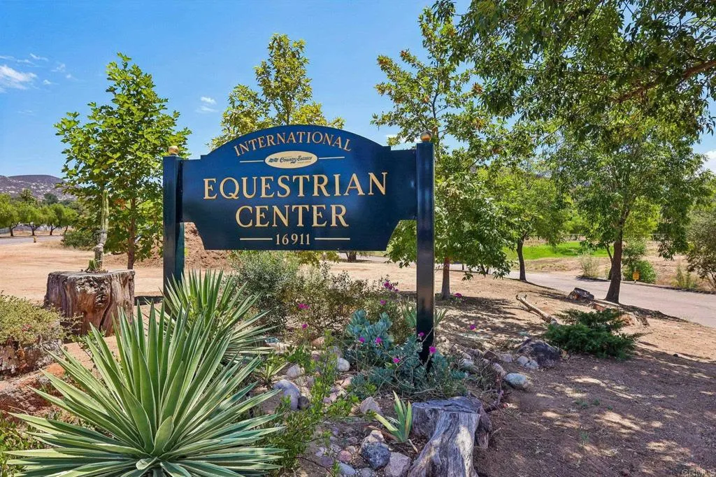 https://cdn.realtyfeed.com/cdn/127/306745745/b5dc17e95b707d18714140858df59804.webp