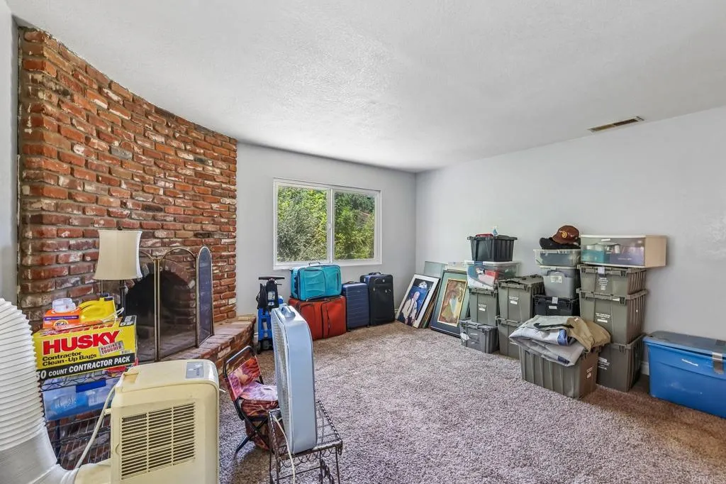 https://cdn.realtyfeed.com/cdn/127/306745745/d04791afada5ae50f9e09bf880e49f1b.webp