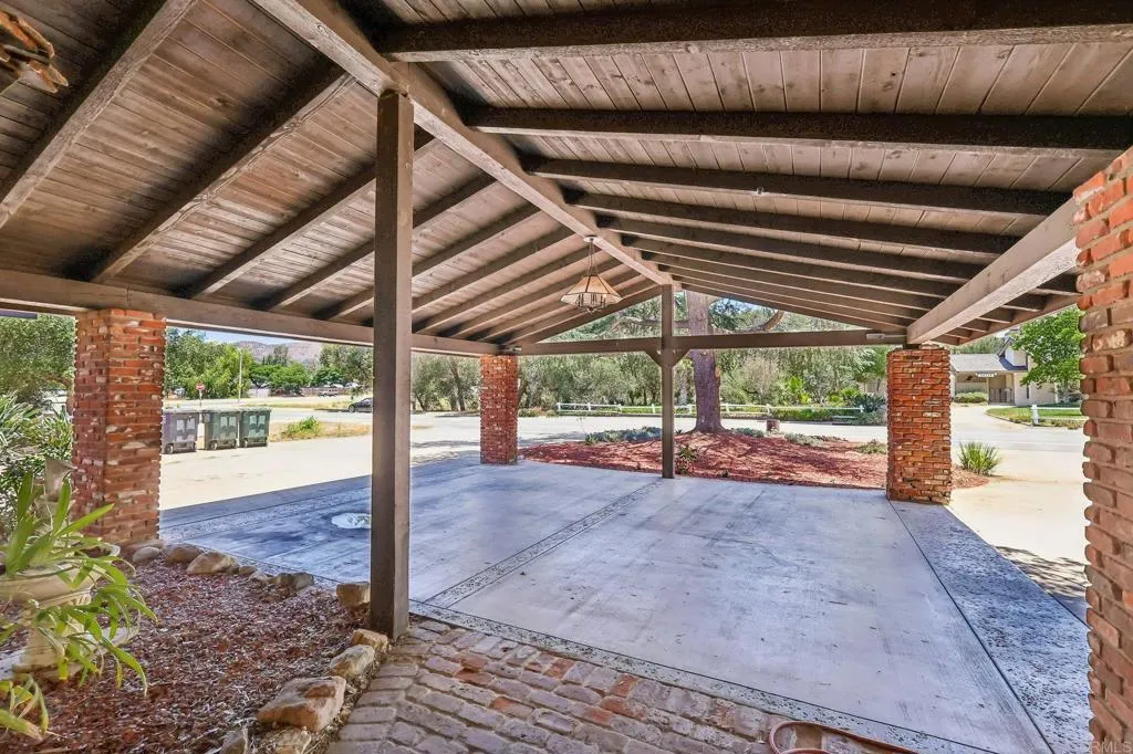 https://cdn.realtyfeed.com/cdn/127/306745745/d4fd0f466937c3b0bd3a9df611939598.webp