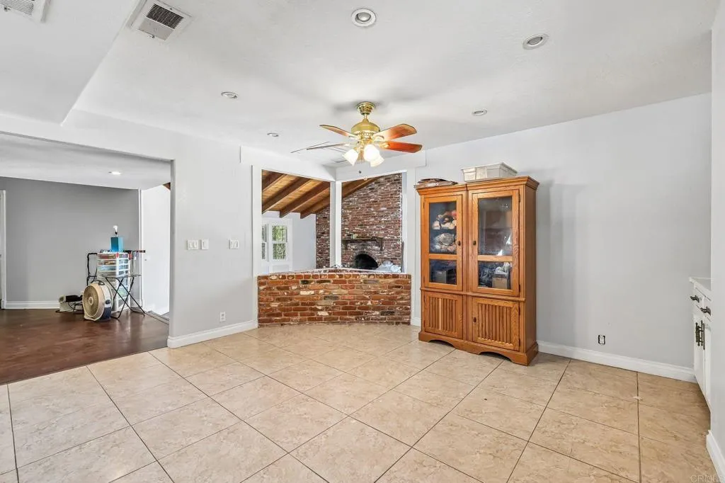 https://cdn.realtyfeed.com/cdn/127/306745745/da8ee6e88cdec573e1da6c2513c9f2f0.webp