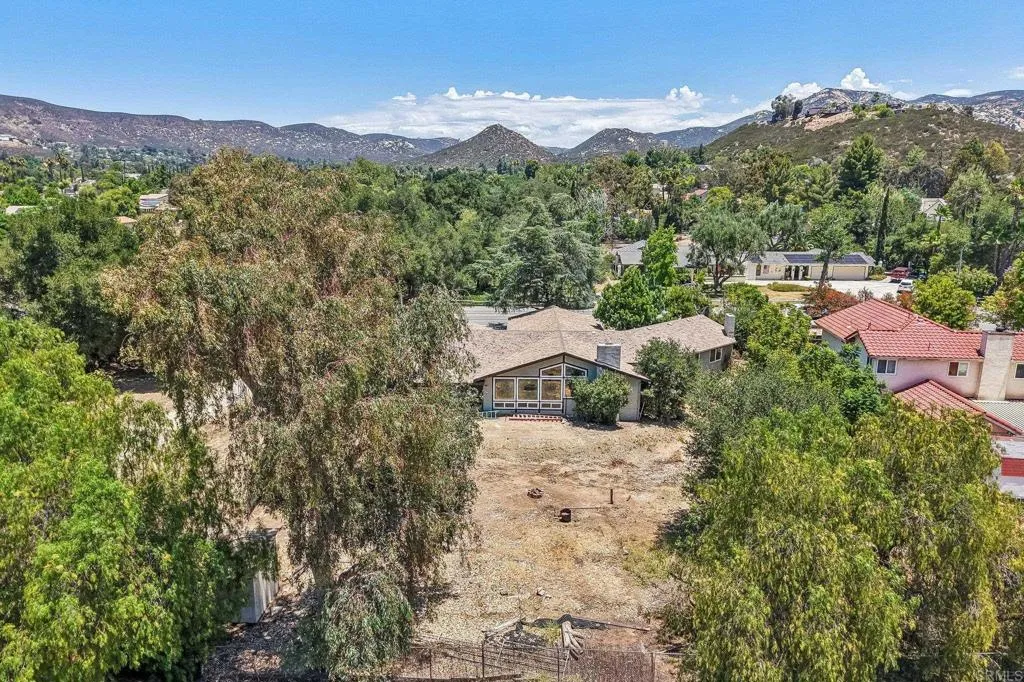 https://cdn.realtyfeed.com/cdn/127/306745745/dd53df4be55fab77450cbf076e97b3e0.webp