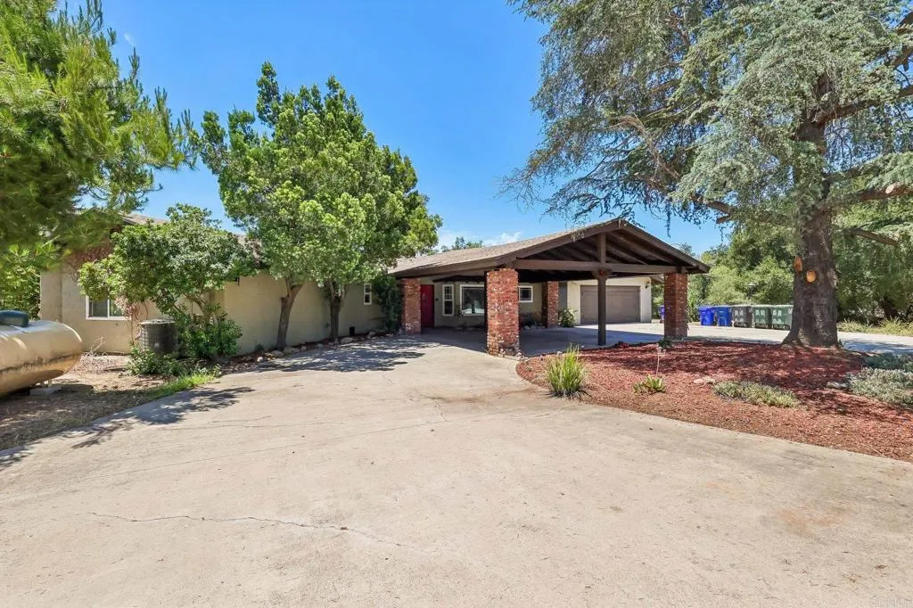 https://cdn.realtyfeed.com/cdn/127/306745745/fb44e075f3f17087a3fb23d71bfc628e.webp
