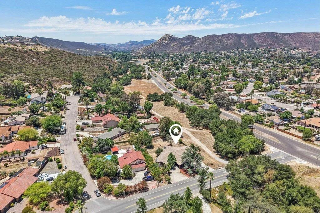https://cdn.realtyfeed.com/cdn/127/306745745/fbeaf1d9618699b09c5b3490ae39595e.webp