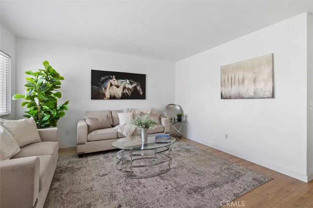 https://cdn.realtyfeed.com/cdn/127/306745941/2919c685a5baa26728d475246bc17f31.webp