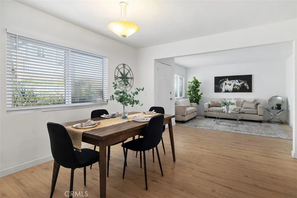 https://cdn.realtyfeed.com/cdn/127/306745941/4fcaec3e499702733a0392d602dbec24.webp