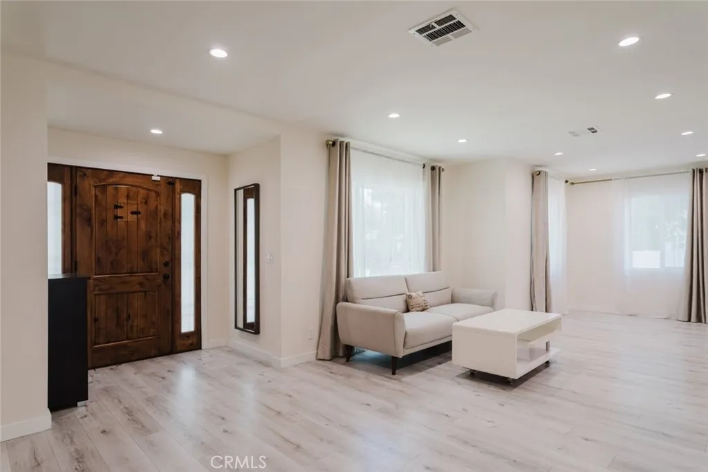 16155 Hamlin Street, Van Nuys, CA 91406 - Photo 5 of 19, Van Nuys, CA