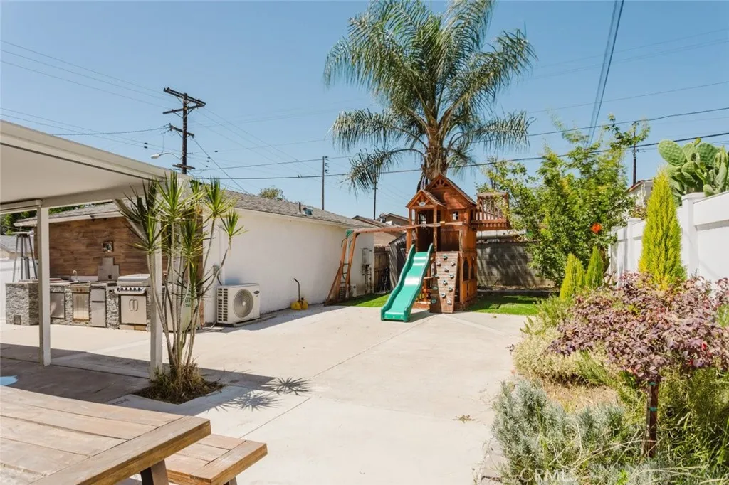 16155 Hamlin Street, Van Nuys, CA 91406 - Photo 3 of 19, Van Nuys, CA