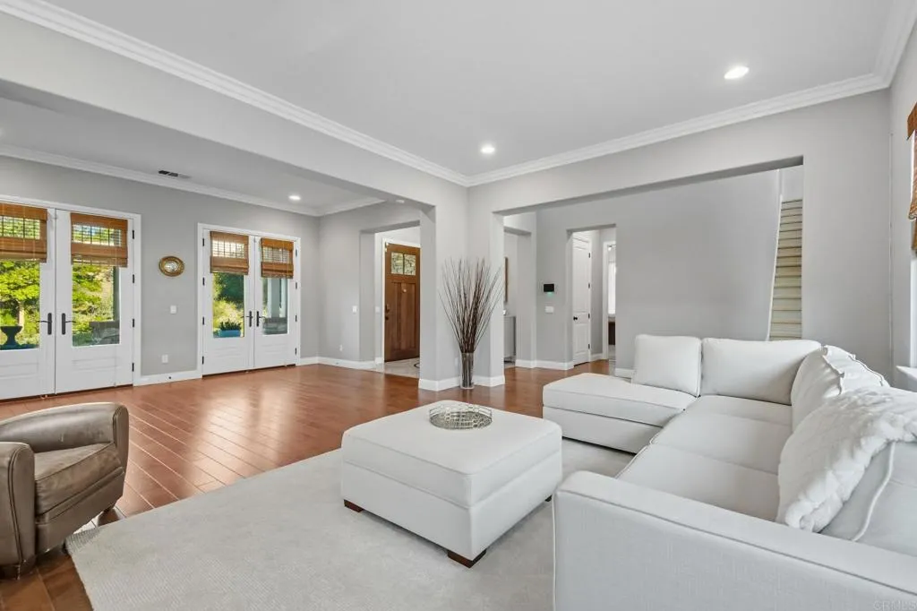 https://cdn.realtyfeed.com/cdn/127/306745988/8826017fbe50a57889b49d8d184dd10b.webp