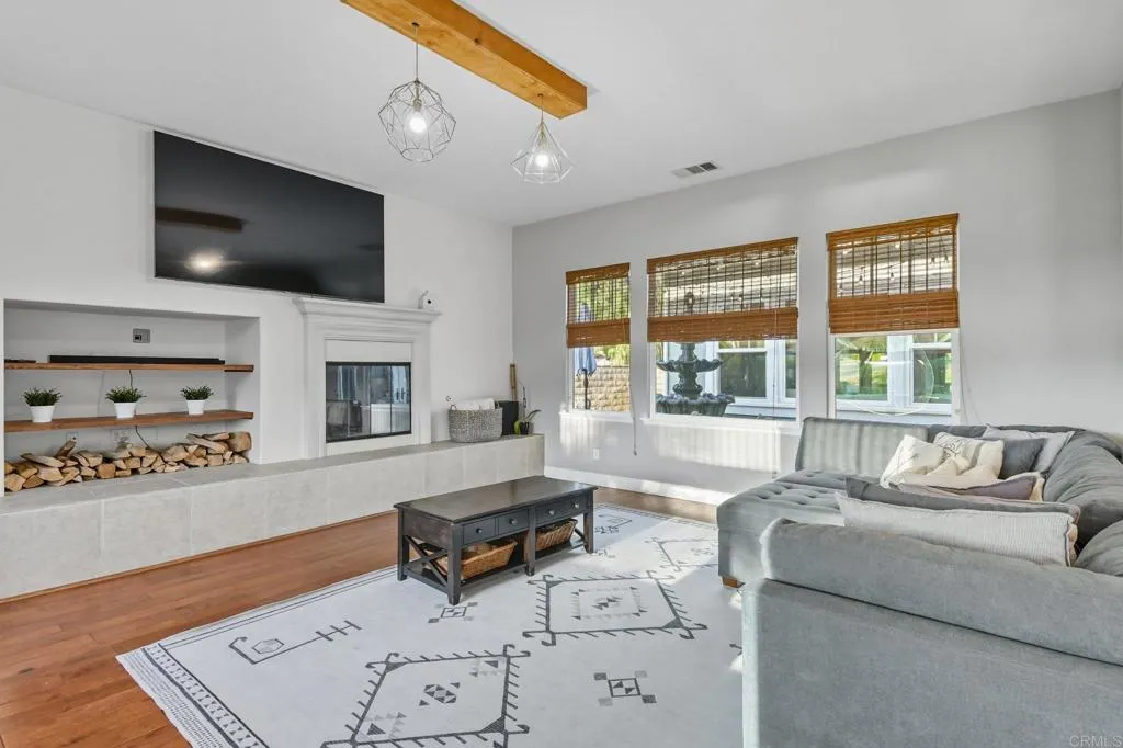 https://cdn.realtyfeed.com/cdn/127/306745988/c657a70803d676f8c1704cea15592d0d.webp