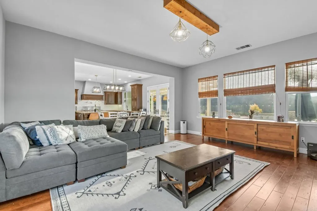 https://cdn.realtyfeed.com/cdn/127/306745988/e6016407e604ba6a82c8a55f62bf2863.webp