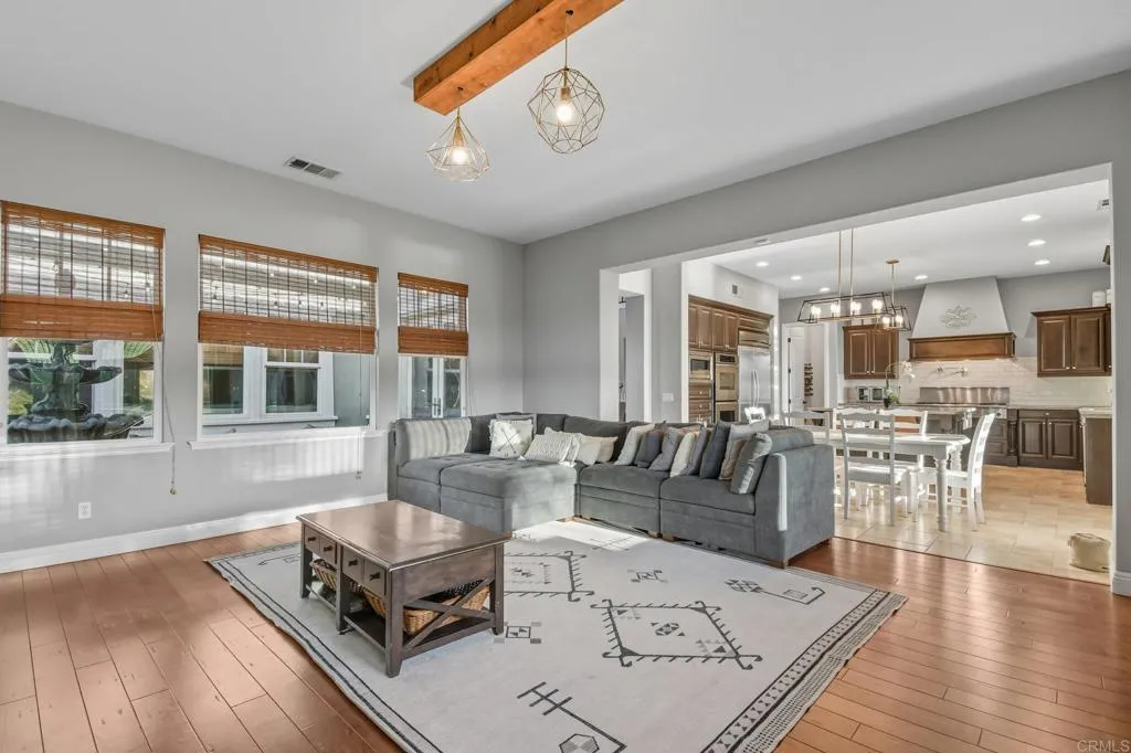 https://cdn.realtyfeed.com/cdn/127/306745988/f96ca80c946b5e301680225f3212f9ff.webp