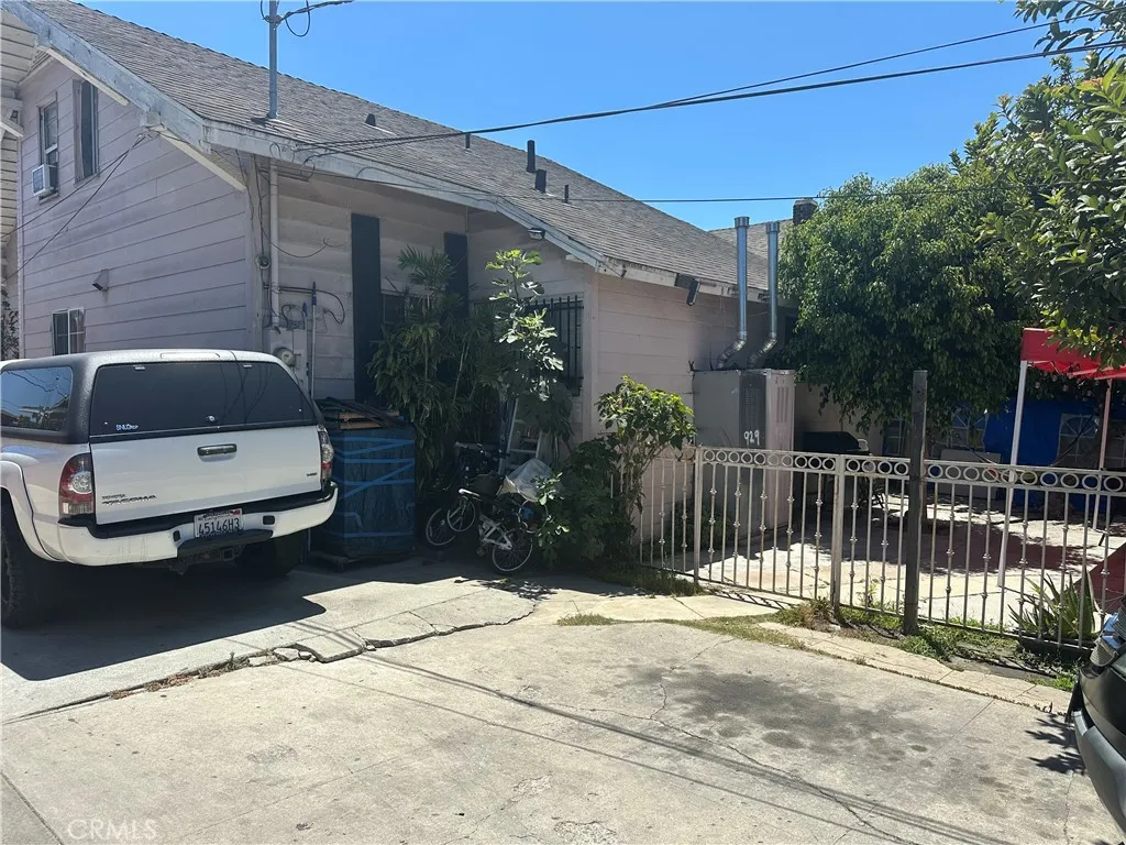 927 W 48th Street, Los Angeles, CA 90037 - Photo 4 of 5, Los Angeles, CA