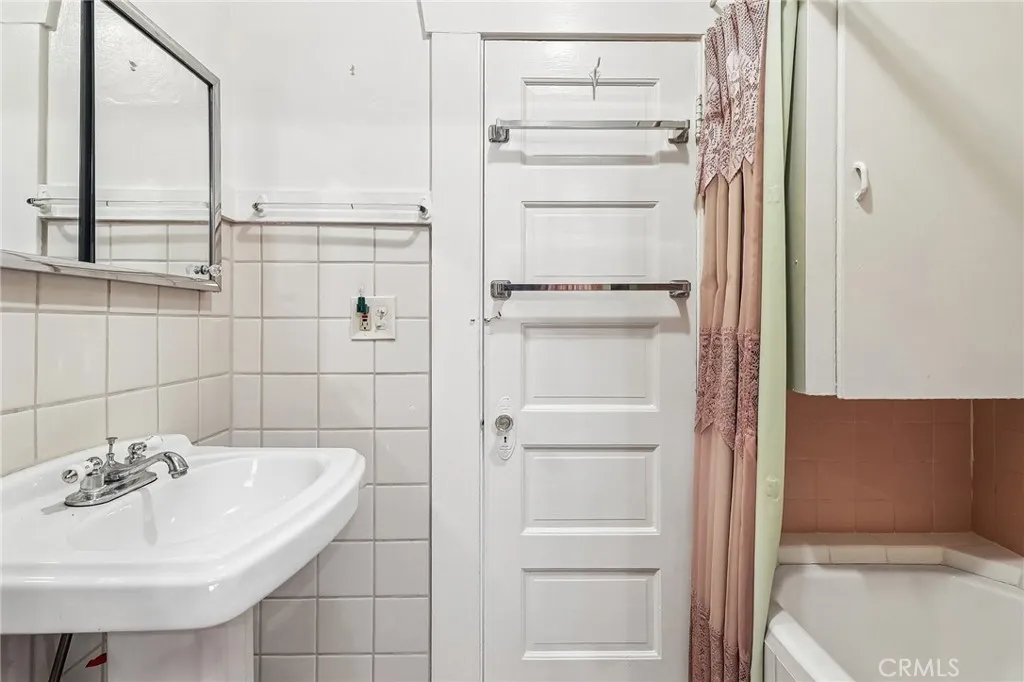 https://cdn.realtyfeed.com/cdn/127/306746241/68a0464bea451f82b008d1531b187a5f.webp