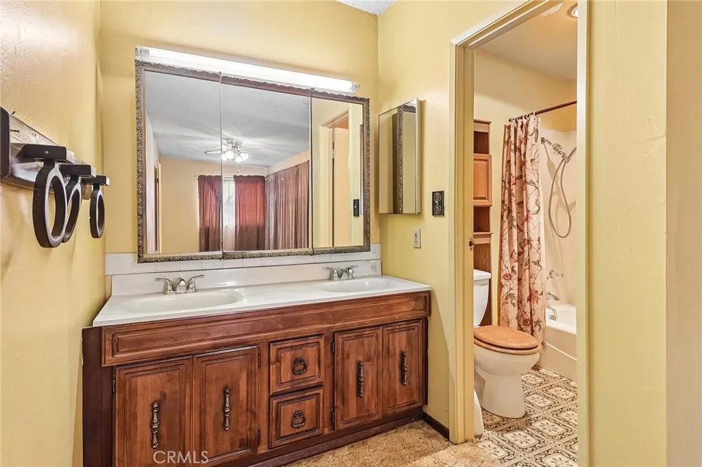 https://cdn.realtyfeed.com/cdn/127/306746241/c499b2c4fe5fa5581e4492a83a9effb4.webp