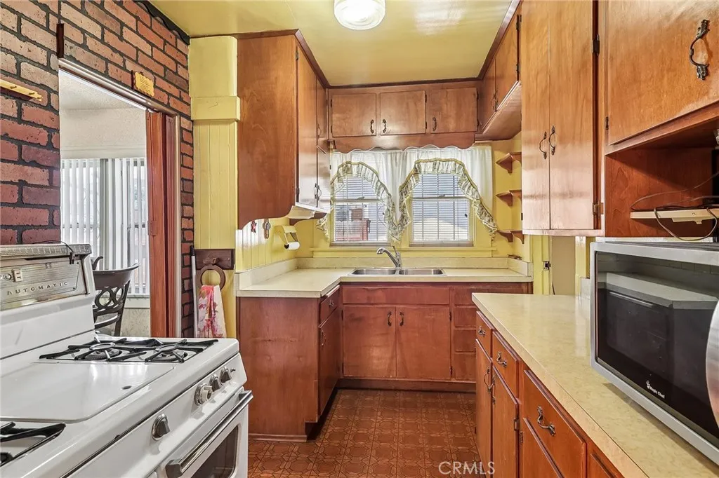 https://cdn.realtyfeed.com/cdn/127/306746241/f04470f237fd054039e33a7b93caf544.webp