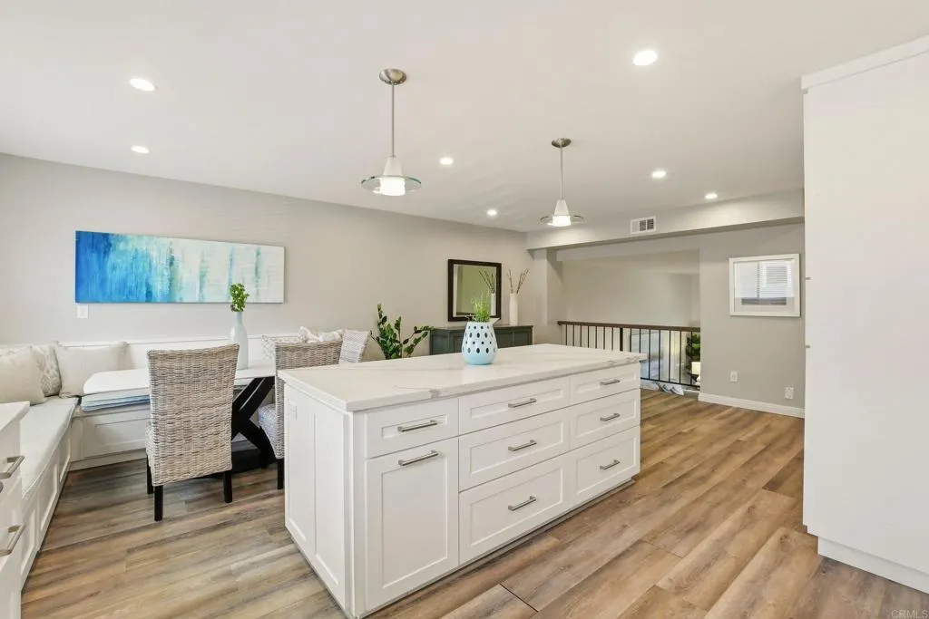https://cdn.realtyfeed.com/cdn/127/306746349/89f783091f6c2e4907bf5bd9b2887c97.webp