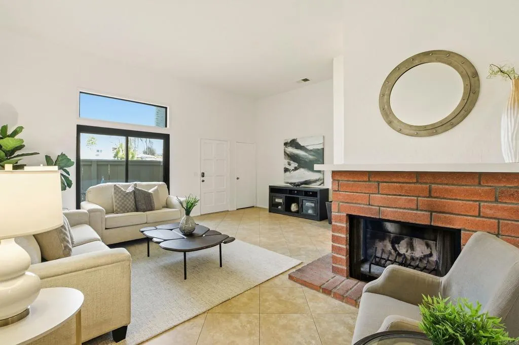 https://cdn.realtyfeed.com/cdn/127/306746349/fe04d85f3027430e8adaafd5fd863d7f.webp
