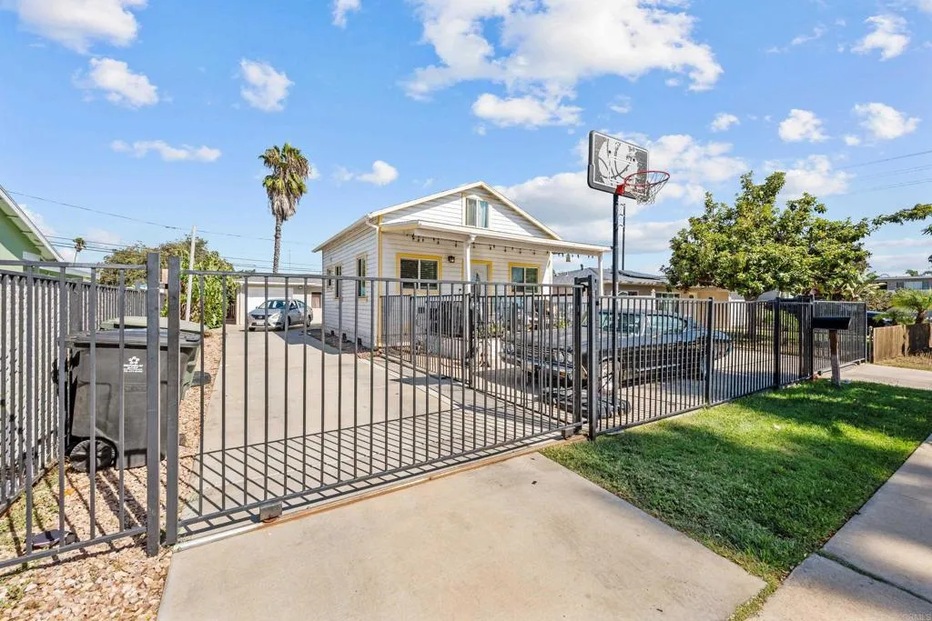 139-1/2 Woodlawn Avenue, Chula Vista, CA 91910 - Photo 3 of 17, Chula Vista, CA