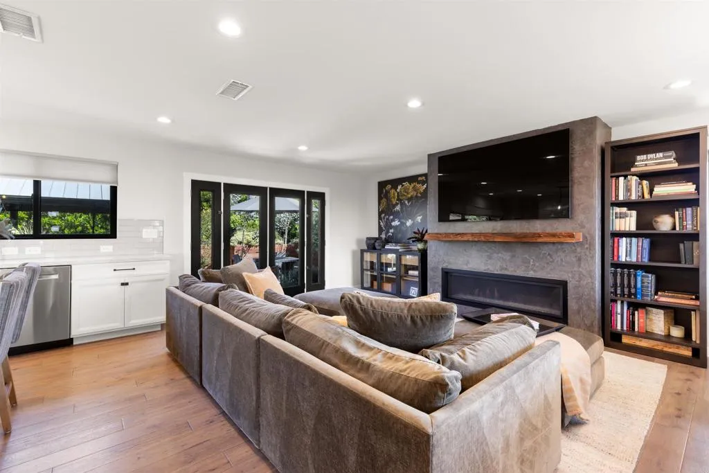 https://cdn.realtyfeed.com/cdn/127/306746418/487f3548093a784b57b73236b53668ba.webp