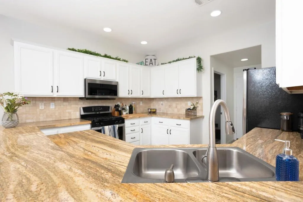 https://cdn.realtyfeed.com/cdn/127/306746431/18d5c06d315082adec3c0939b20c7763.webp