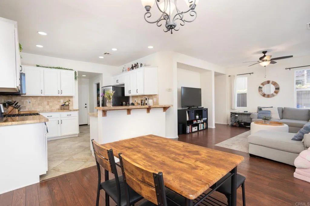 https://cdn.realtyfeed.com/cdn/127/306746431/808fb35774f0764f5ee2430d503915a2.webp