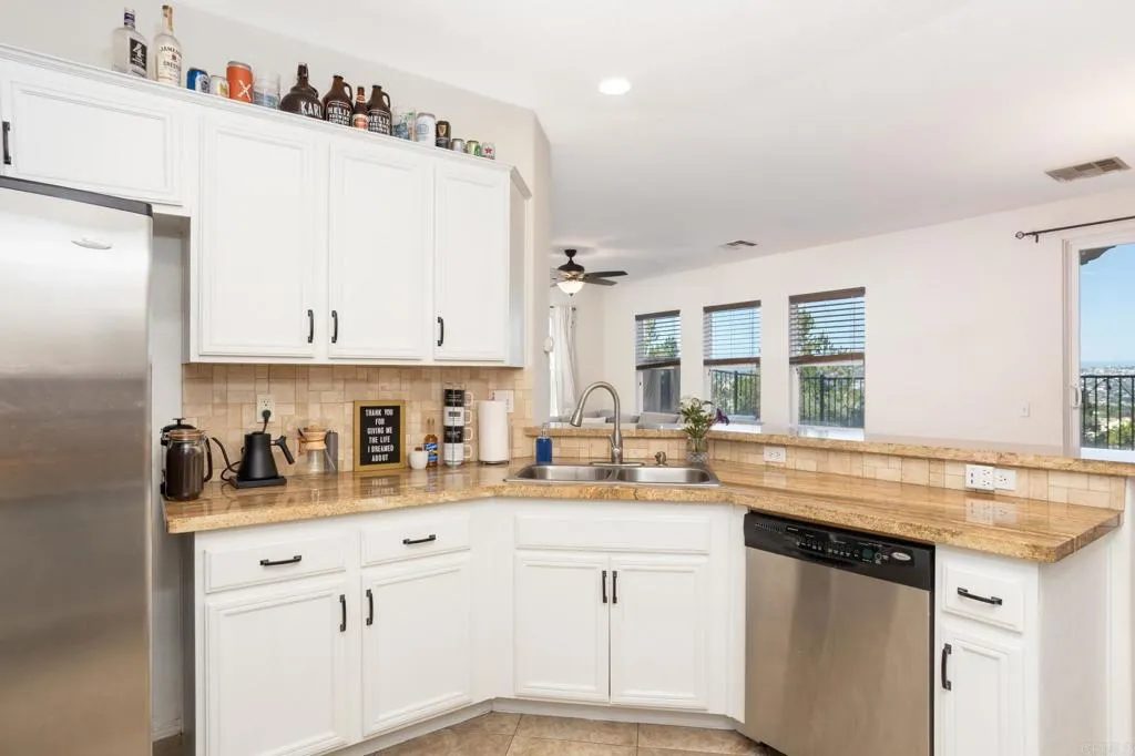 https://cdn.realtyfeed.com/cdn/127/306746431/88874bda0a9c63d8a00bc3b048e9c5bb.webp