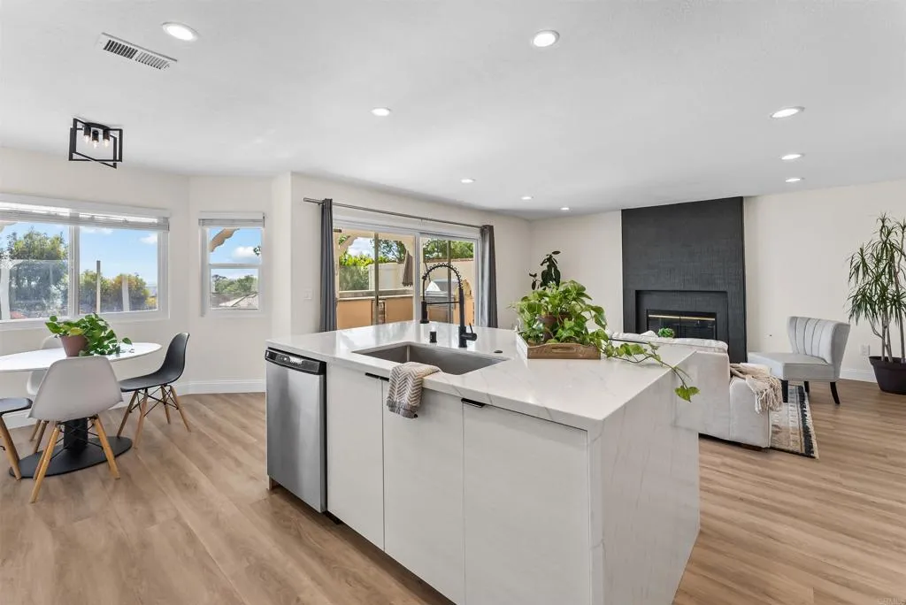 https://cdn.realtyfeed.com/cdn/127/306746460/6e6b42ca7594f54d480fb17b315ea52e.webp