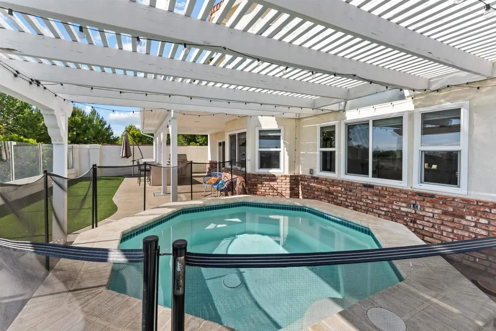 https://cdn.realtyfeed.com/cdn/127/306746460/d2f1b8b8f3ed7bf0822cd7414badb28d.webp