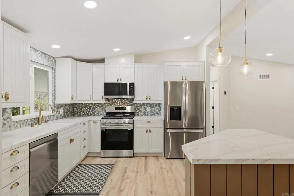 https://cdn.realtyfeed.com/cdn/127/306746491/8a4eb5adcf681f99eab65c44b96f5f72.webp