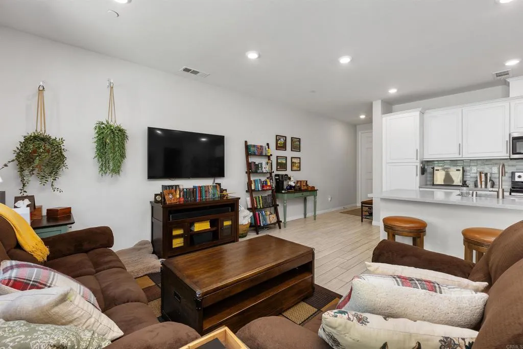 https://cdn.realtyfeed.com/cdn/127/306746494/2110750789a115db8064c8c3a09ee1fd.webp