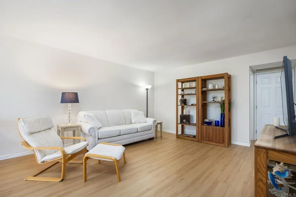 https://cdn.realtyfeed.com/cdn/127/306746530/66f7bddd0b6b07c6d5cfb004ee620d9c.webp