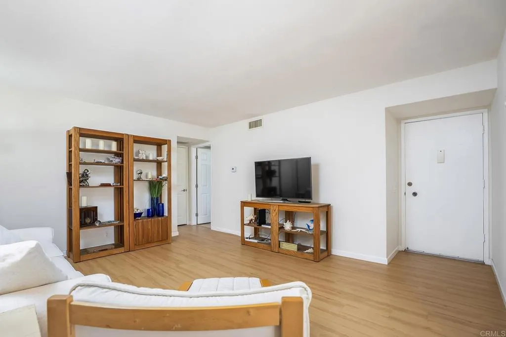 https://cdn.realtyfeed.com/cdn/127/306746530/b18c6e776023b08769293f521cf7e9a7.webp