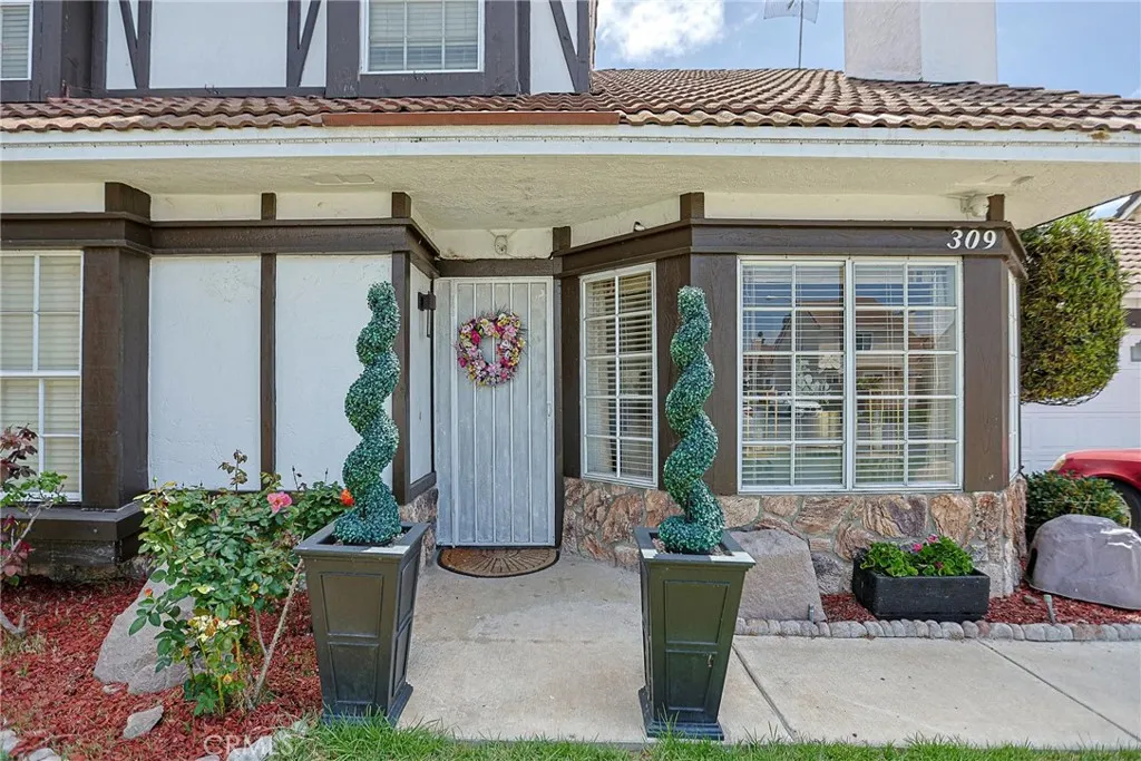 309 Burlington, Santa Ana, CA 92704 - Photo 5 of 48, Santa Ana, CA