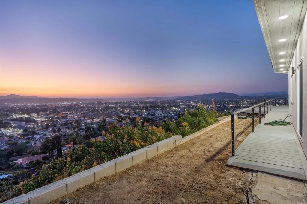 https://cdn.realtyfeed.com/cdn/127/306746540/4d56a3edbf5286fa8d651c725c426563.webp