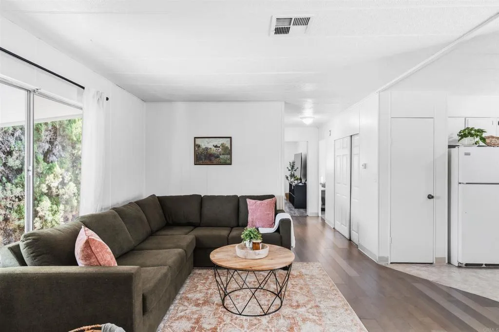 https://cdn.realtyfeed.com/cdn/127/306746569/1725db81c86769ef3f3eebd036283a30.webp