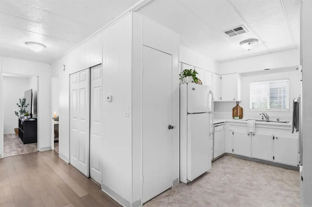 https://cdn.realtyfeed.com/cdn/127/306746569/852a7416816878bb440f7ceba56d1f62.webp