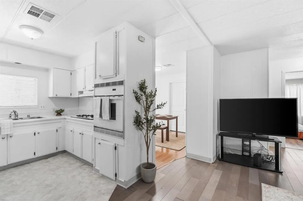 https://cdn.realtyfeed.com/cdn/127/306746569/feb8d17c11d4b9df91acedcaa6df0986.webp