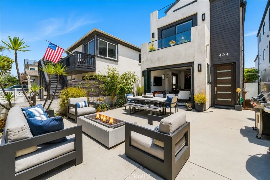 404 10th Street, Huntington Beach, CA 92648 - Photo 4 of 37, Huntington Beach, CA