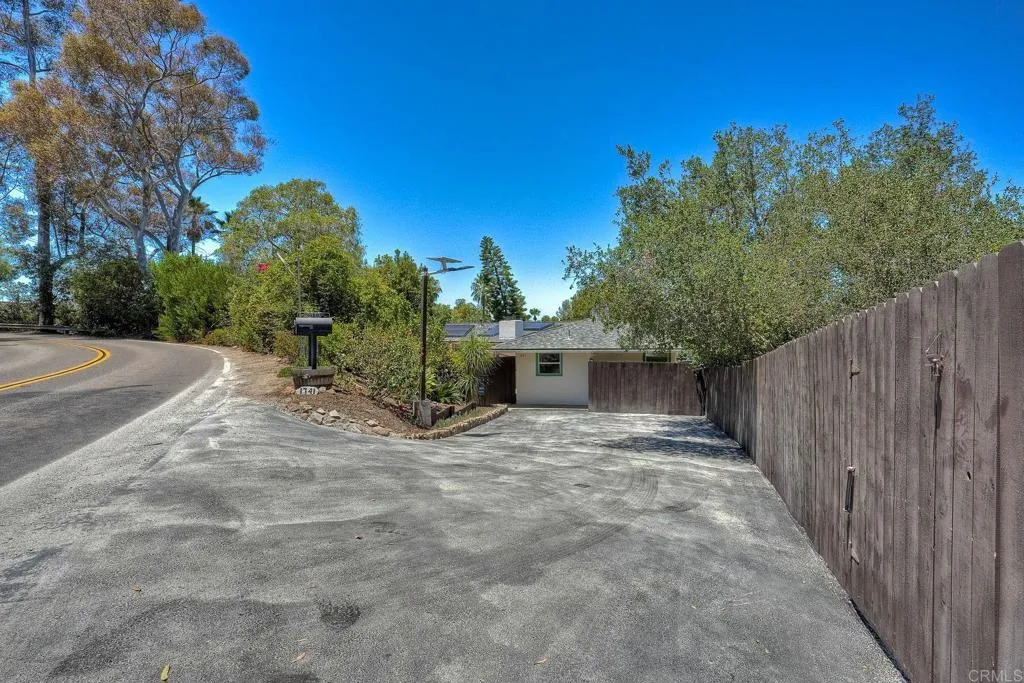 https://cdn.realtyfeed.com/cdn/127/306746713/9938a9af8e5ec4958d3d394dd1aeaa5d.webp