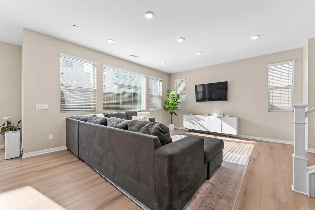 https://cdn.realtyfeed.com/cdn/127/306746736/83a955f12b96dc90515f55ef99ae7d66.webp