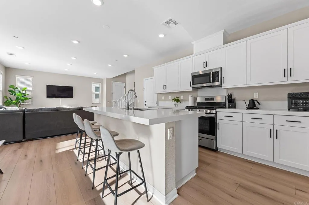 https://cdn.realtyfeed.com/cdn/127/306746736/a84d8d745477143ba9d62bc188bbd3e2.webp