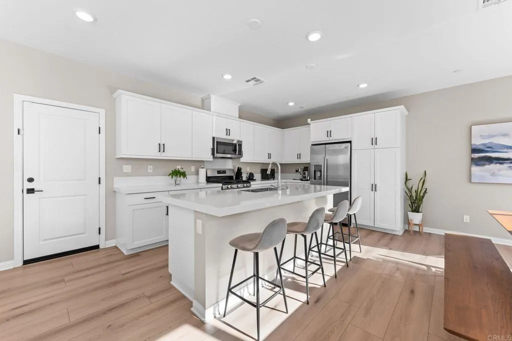 https://cdn.realtyfeed.com/cdn/127/306746736/c77d394bb916cbdeb7f5ac3259ec40dc.webp