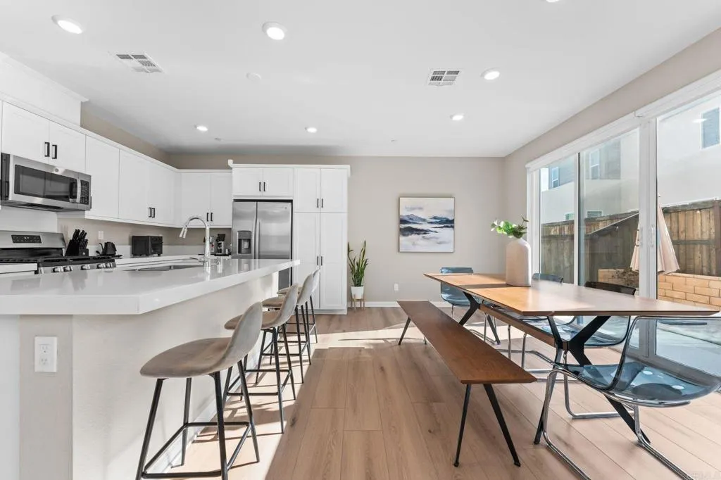 https://cdn.realtyfeed.com/cdn/127/306746736/df96ca687c807c054fbc496f1a191a6c.webp