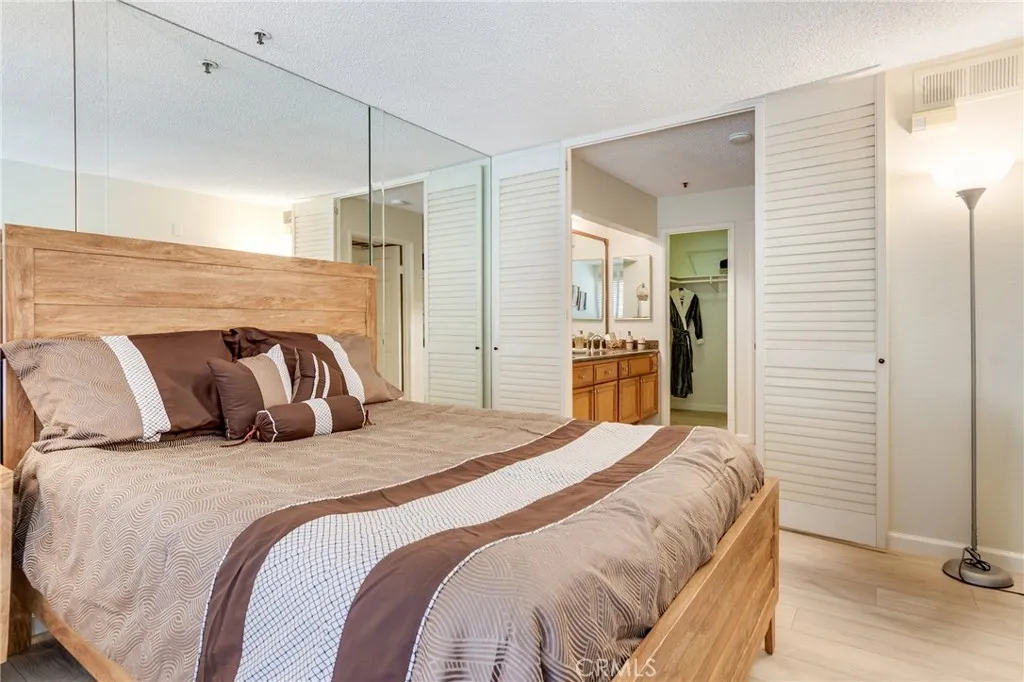 https://cdn.realtyfeed.com/cdn/127/306746895/533fb93c21890f4ed0ae826d6b4c6670.webp