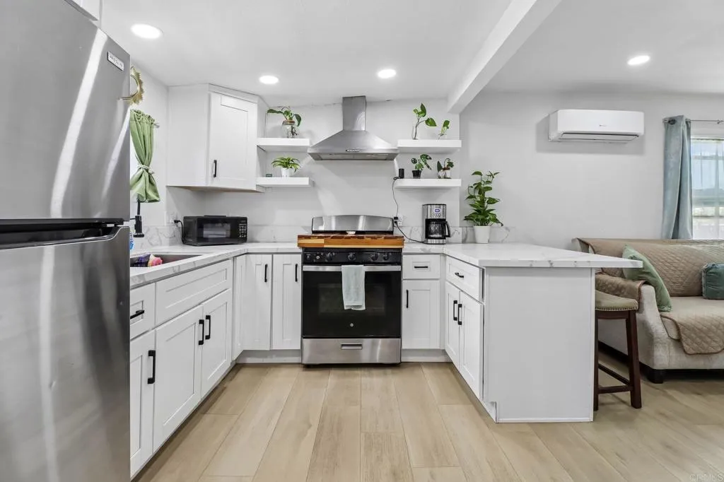 https://cdn.realtyfeed.com/cdn/127/306746917/78e0a945eb07fd051b265814a0f56bf1.webp