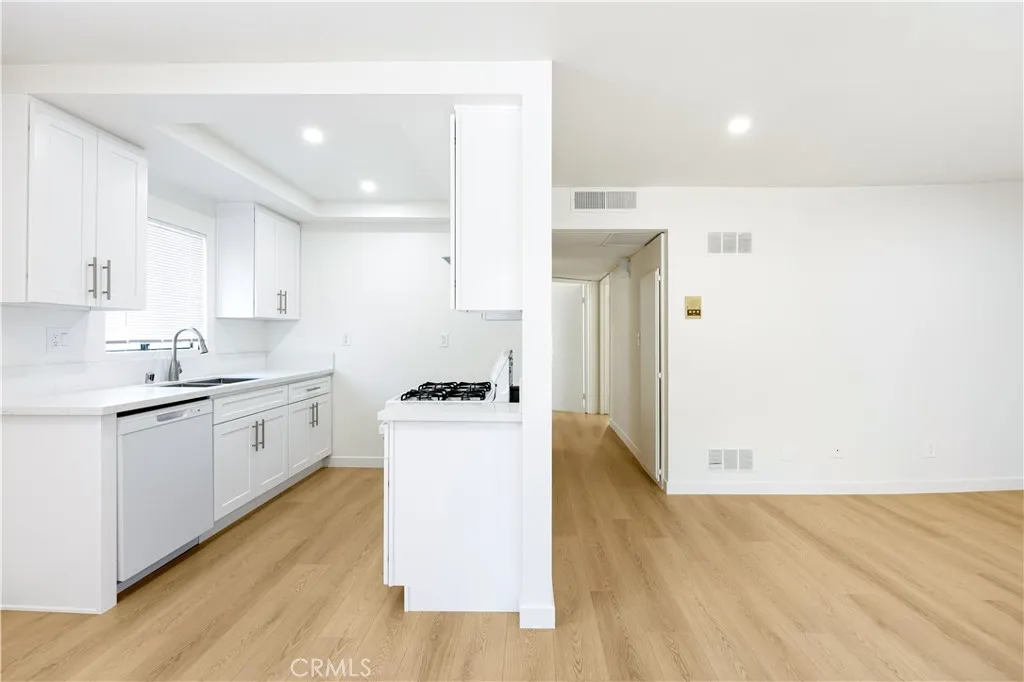 7750 Laurel Canyon Boulevard Unit 5, North Hollywood, CA 91605 - Photo 5 of 15, North Hollywood, CA