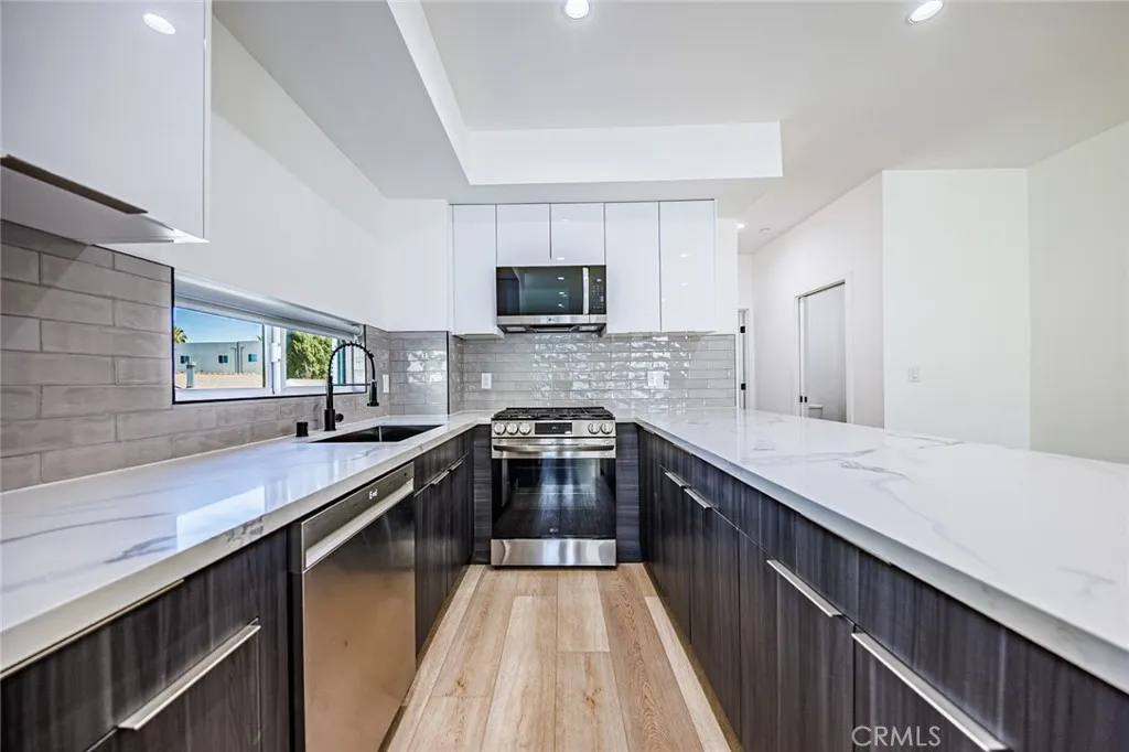 11313 Collins Street Unit 11313-1, North Hollywood, CA 91601 - Photo 3 of 33, North Hollywood, CA