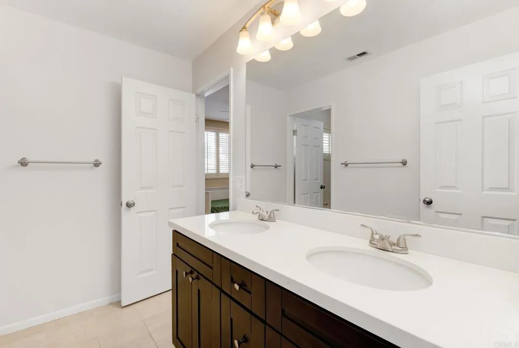 https://cdn.realtyfeed.com/cdn/127/306746988/cc8a5d12f8f388b472507b3d88d6bb90.webp